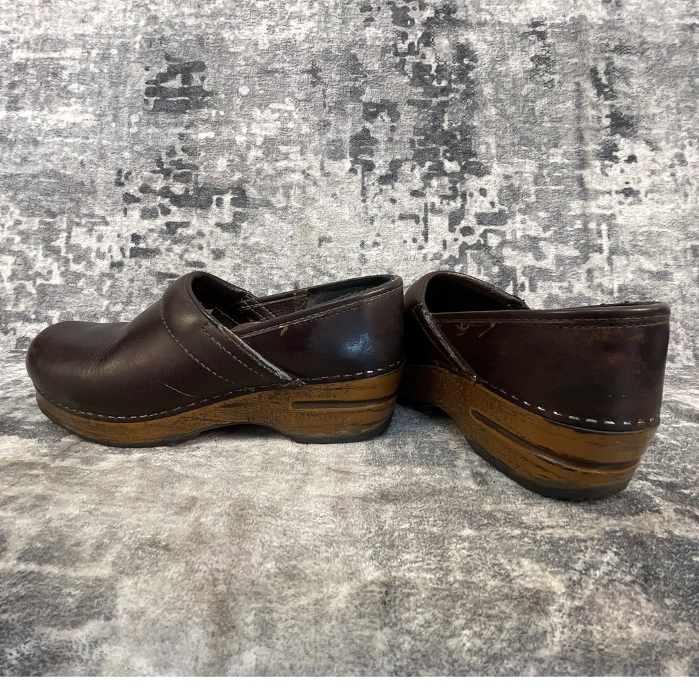 Dansko Womens 39 Professional Clogs Solid Brown Comfort Nurse Career Leather - Picture 2 of 4